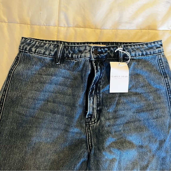 Carly Jean Los Angeles Jeans - Picture 2 of 5